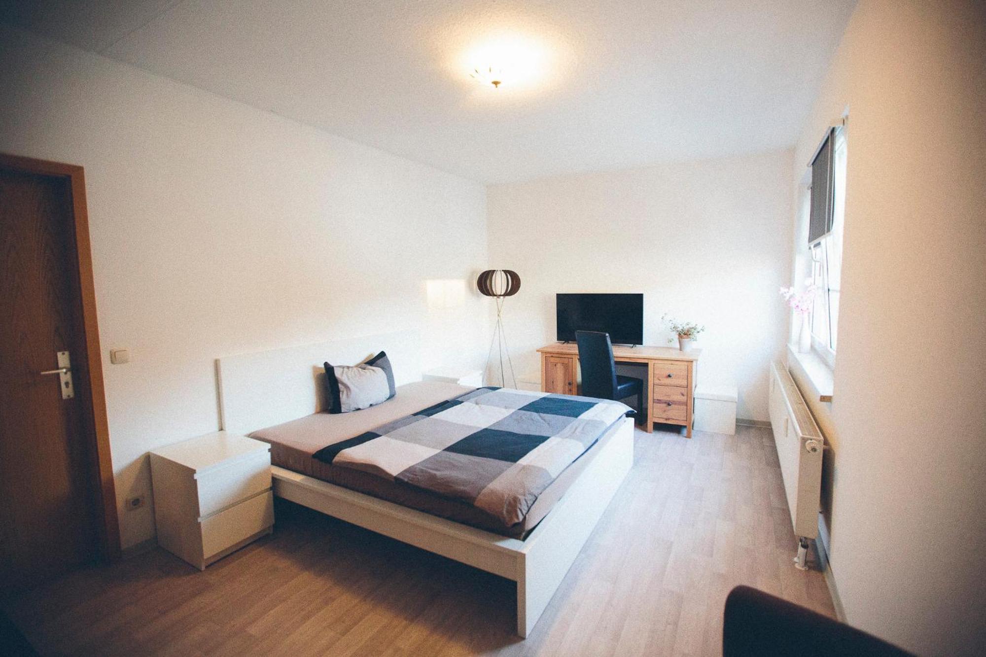 Grosse & Voll Ausgestattete Apartments, Studios, Doppelzimmer, Workspace, Parkplatz, Netflix, Prime & Schnelles Wifi In Ruhiger Lage Mit Garten Рудольштадт Экстерьер фото