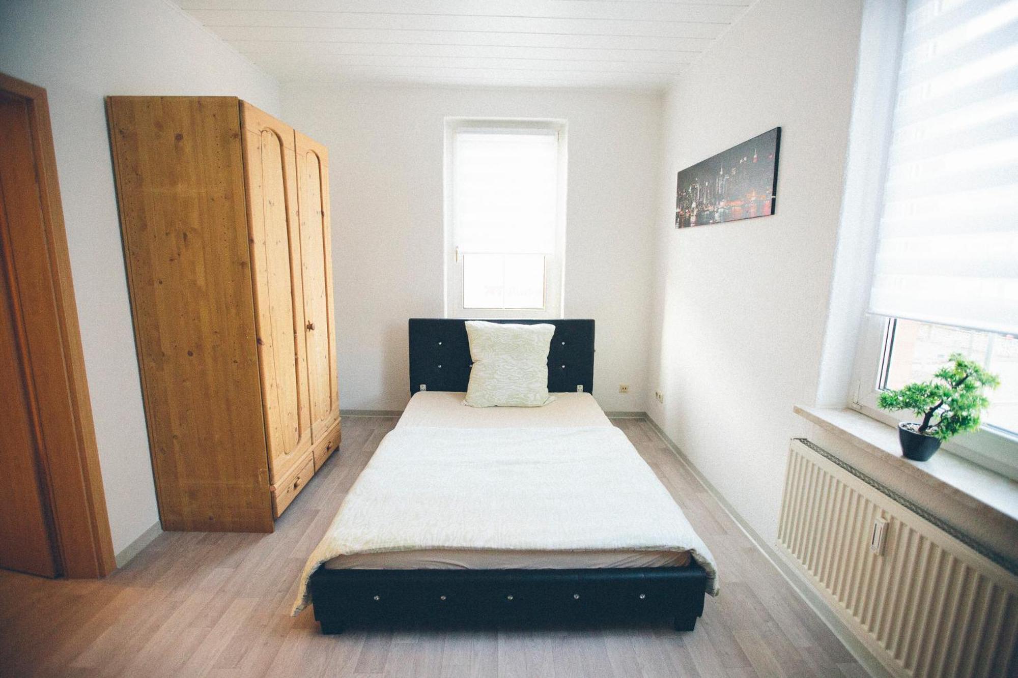 Grosse & Voll Ausgestattete Apartments, Studios, Doppelzimmer, Workspace, Parkplatz, Netflix, Prime & Schnelles Wifi In Ruhiger Lage Mit Garten Рудольштадт Номер фото