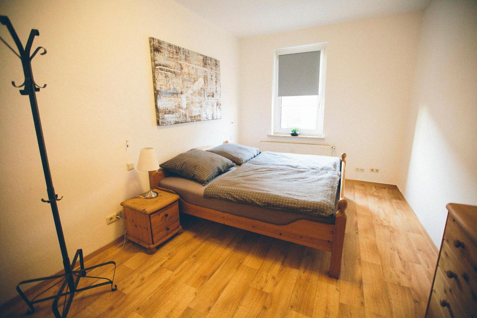 Grosse & Voll Ausgestattete Apartments, Studios, Doppelzimmer, Workspace, Parkplatz, Netflix, Prime & Schnelles Wifi In Ruhiger Lage Mit Garten Рудольштадт Номер фото
