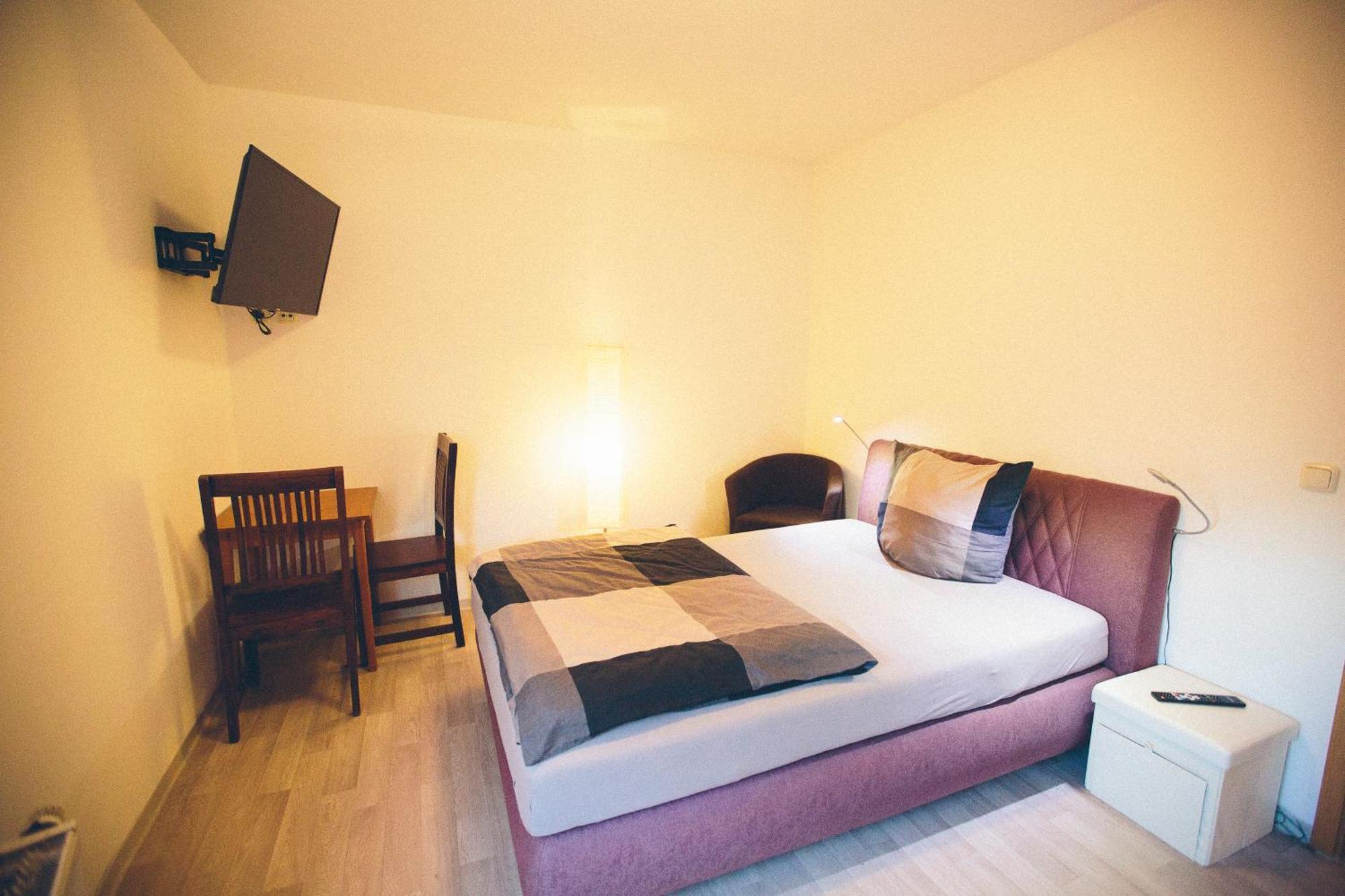 Grosse & Voll Ausgestattete Apartments, Studios, Doppelzimmer, Workspace, Parkplatz, Netflix, Prime & Schnelles Wifi In Ruhiger Lage Mit Garten Рудольштадт Экстерьер фото