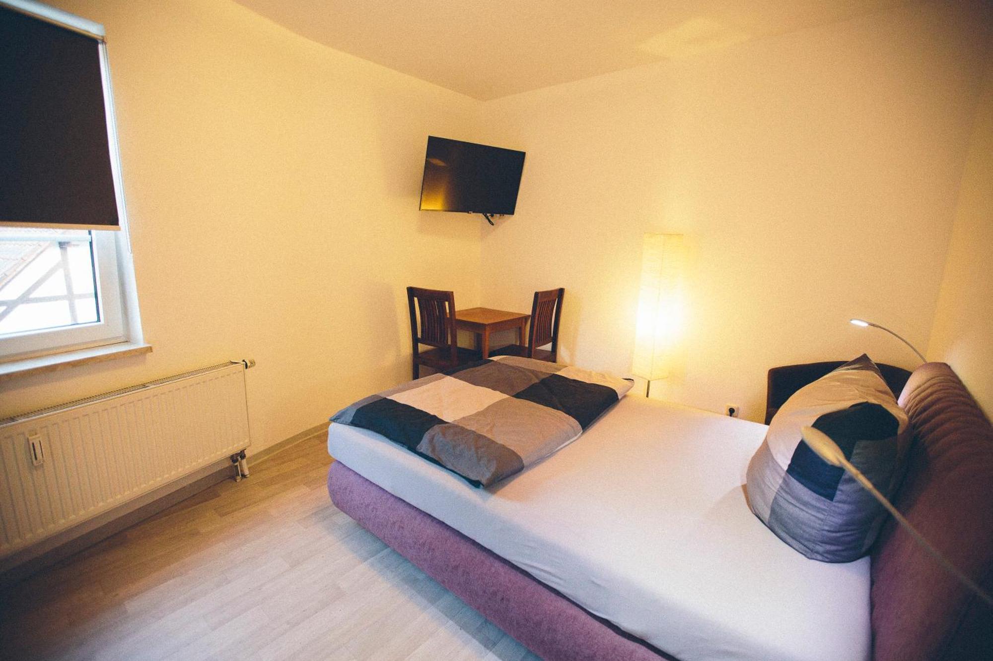 Grosse & Voll Ausgestattete Apartments, Studios, Doppelzimmer, Workspace, Parkplatz, Netflix, Prime & Schnelles Wifi In Ruhiger Lage Mit Garten Рудольштадт Экстерьер фото