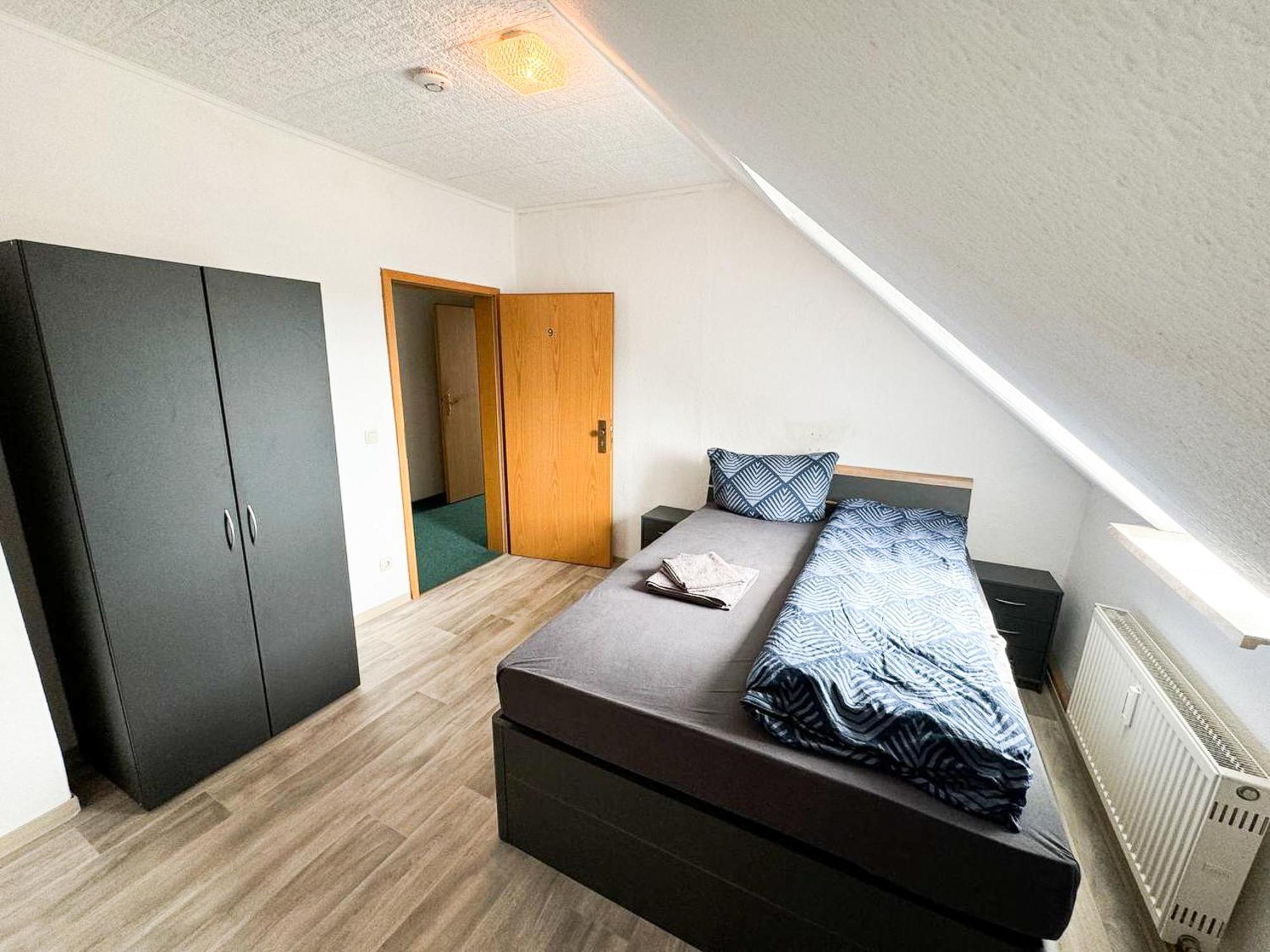 Grosse & Voll Ausgestattete Apartments, Studios, Doppelzimmer, Workspace, Parkplatz, Netflix, Prime & Schnelles Wifi In Ruhiger Lage Mit Garten Рудольштадт Номер фото