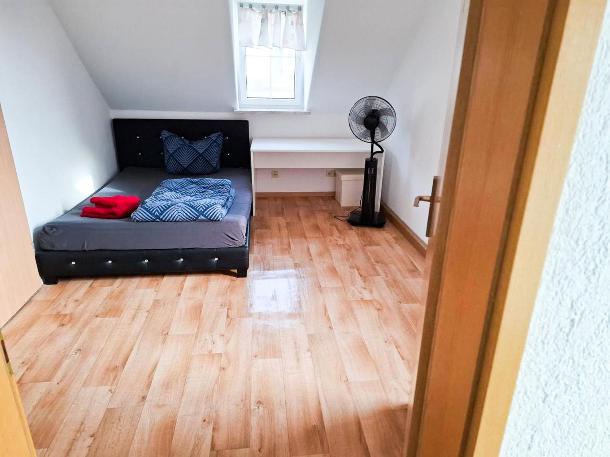 Grosse & Voll Ausgestattete Apartments, Studios, Doppelzimmer, Workspace, Parkplatz, Netflix, Prime & Schnelles Wifi In Ruhiger Lage Mit Garten Рудольштадт Номер фото